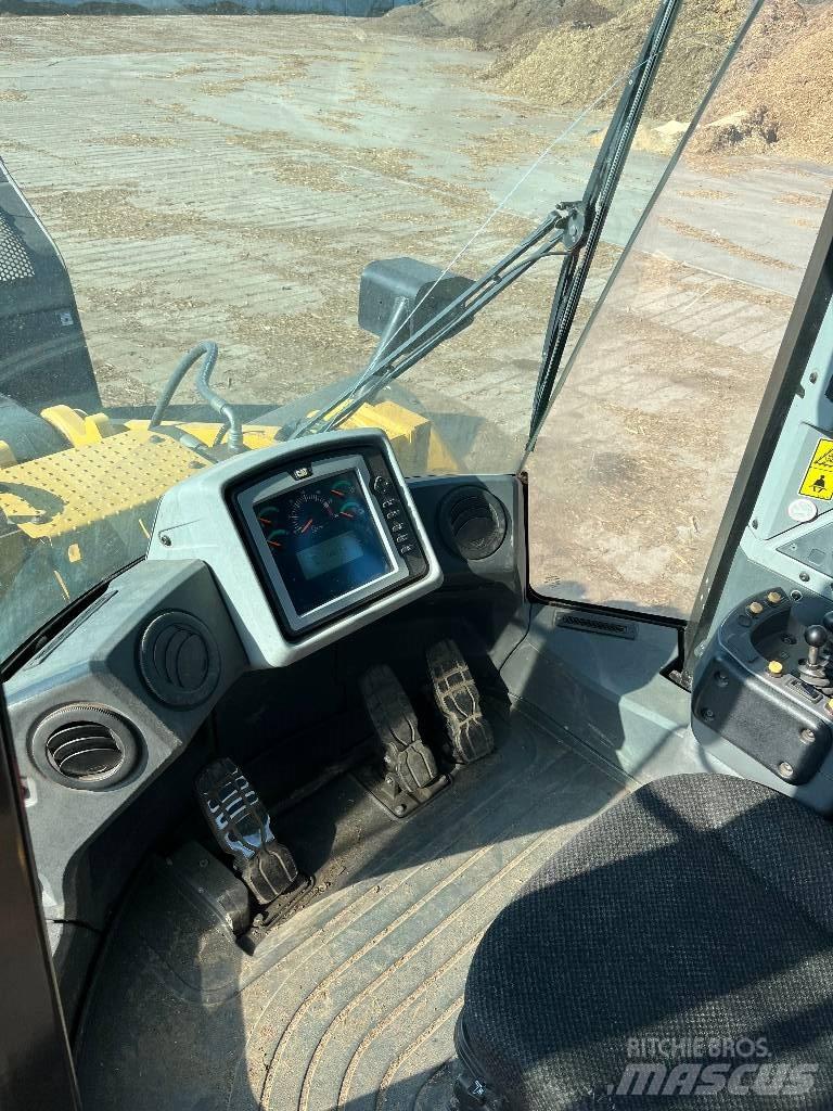 CAT 966K Колесни товарачи
