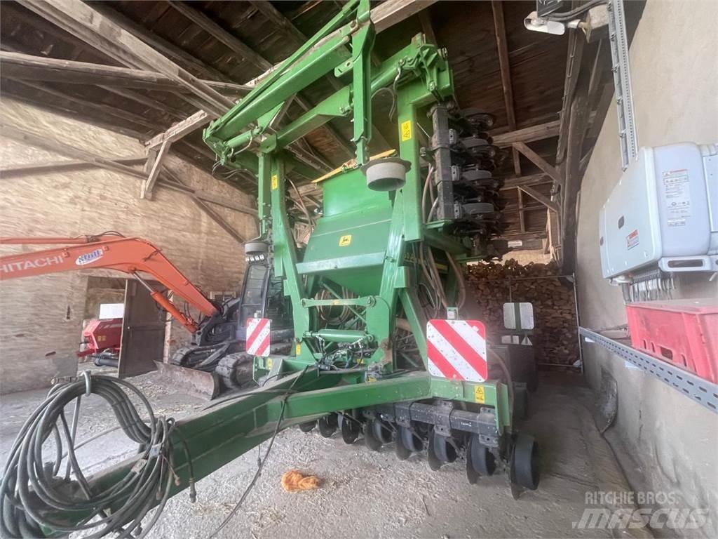 John Deere 750 A Редосеялки
