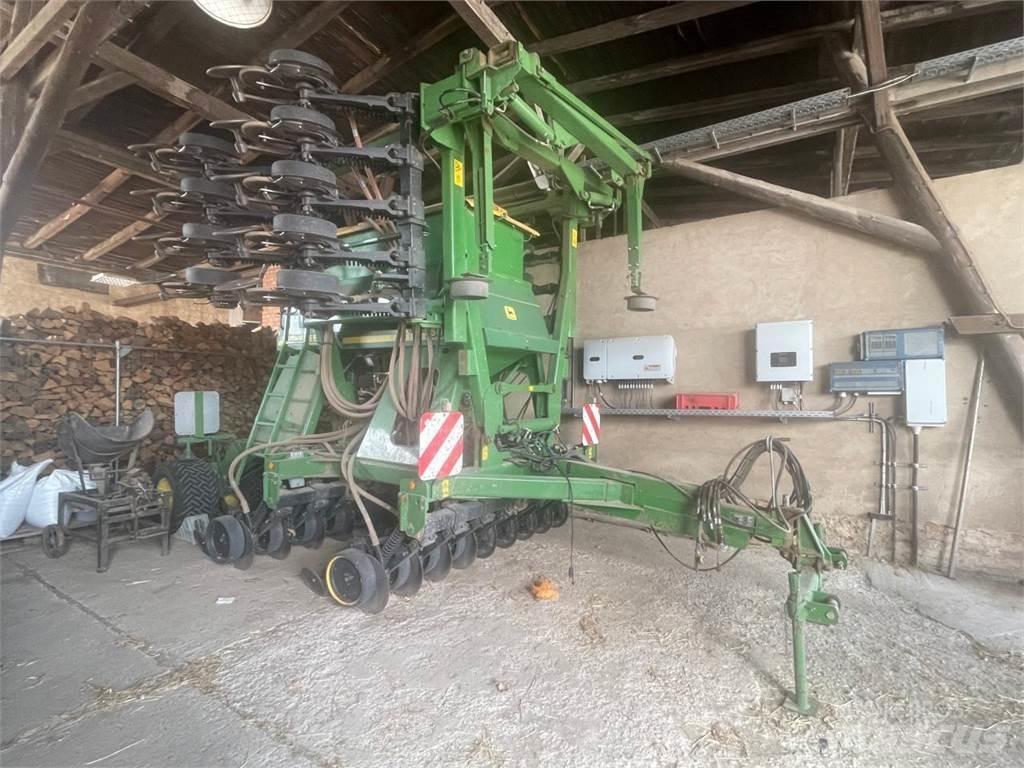 John Deere 750 A Редосеялки