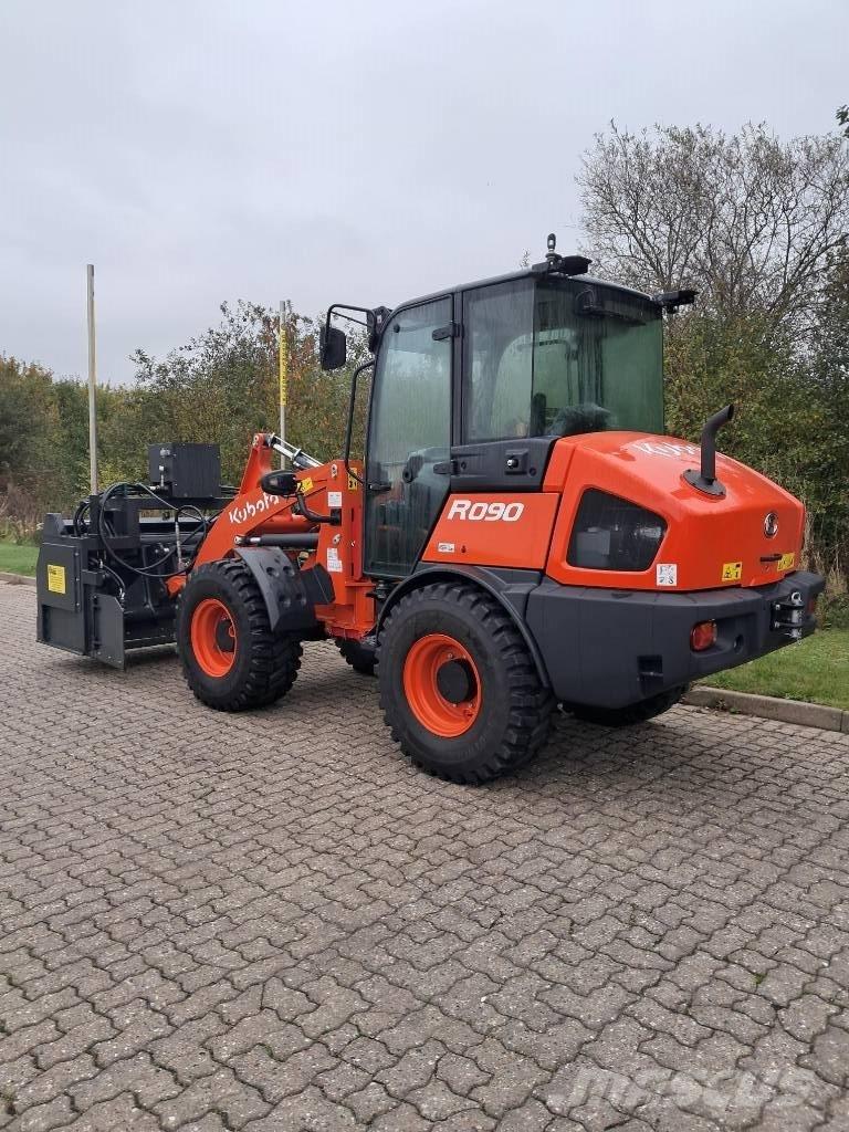 Kubota R 090 Колесни товарачи