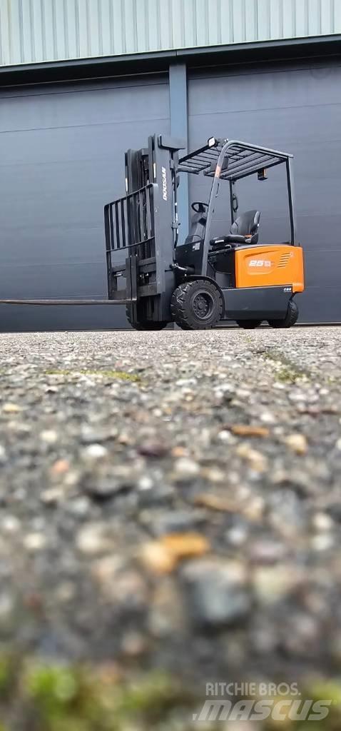 Doosan B 25 X-7 Електрически вилични кари-повдигачи