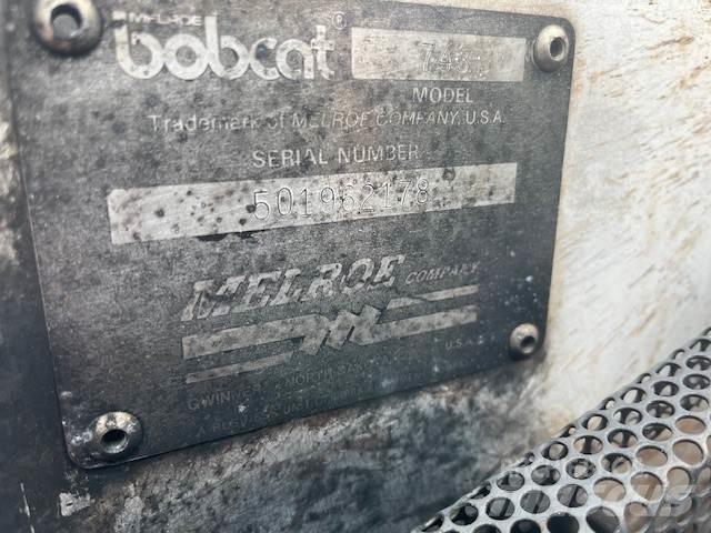Bobcat 743 Мини товарачи
