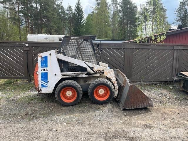 Bobcat 743 Мини товарачи
