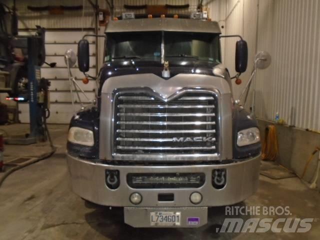 Mack CXU 613 Влекачи
