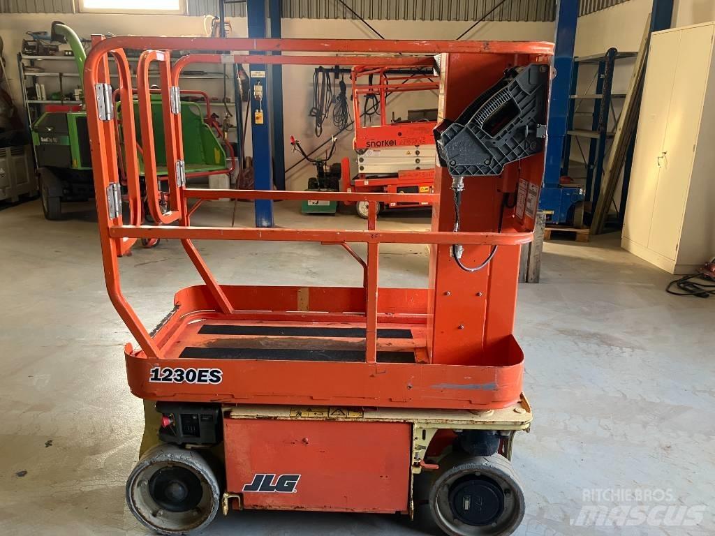 JLG 1230 ES Вертикални мачтови повдигачи
