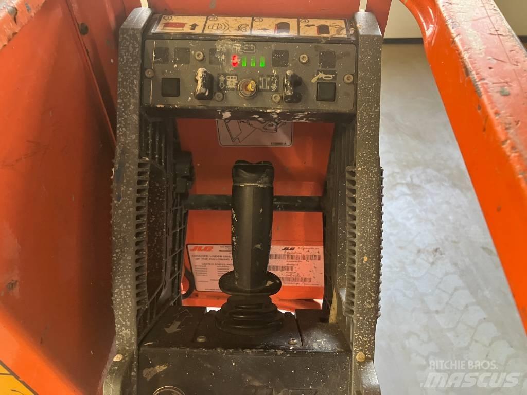 JLG 1230 ES Вертикални мачтови повдигачи
