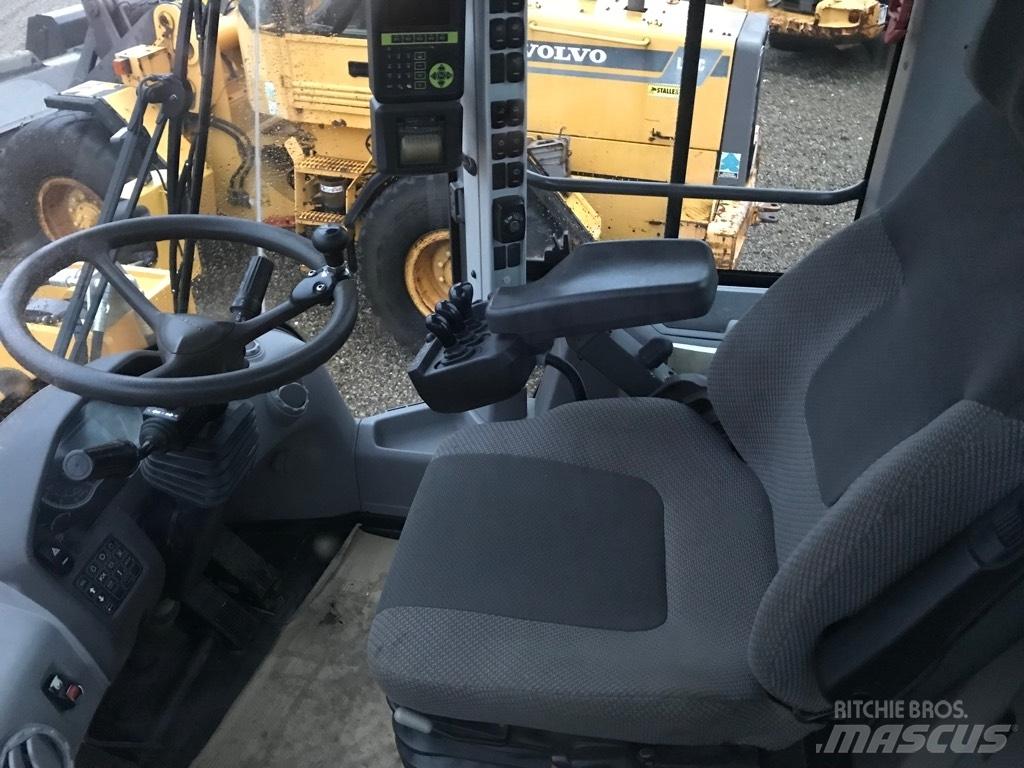 Volvo L120H Колесни товарачи