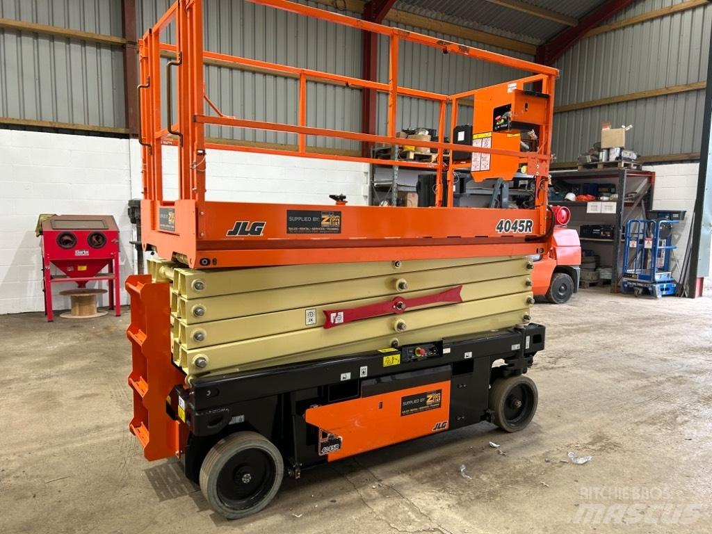 JLG 4045R Ножични работни платформи
