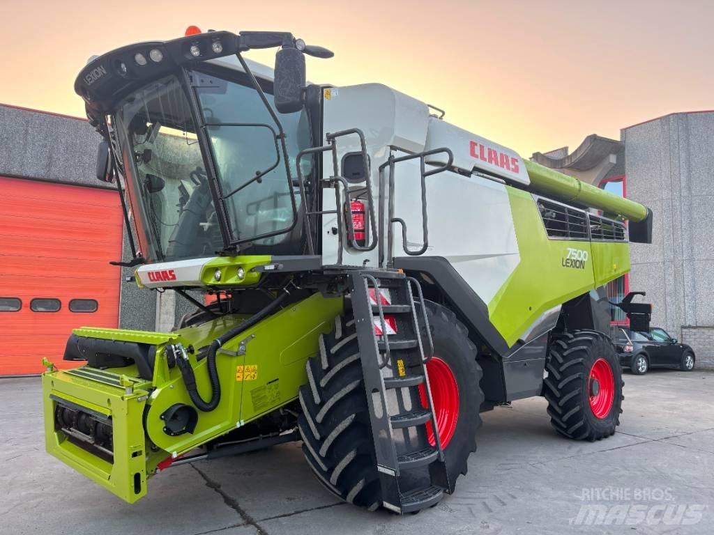 CLAAS Lexion 7500 Комбайни
