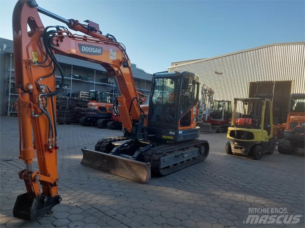 Doosan DX85R-3 Средни екскаватори 7т - 12т