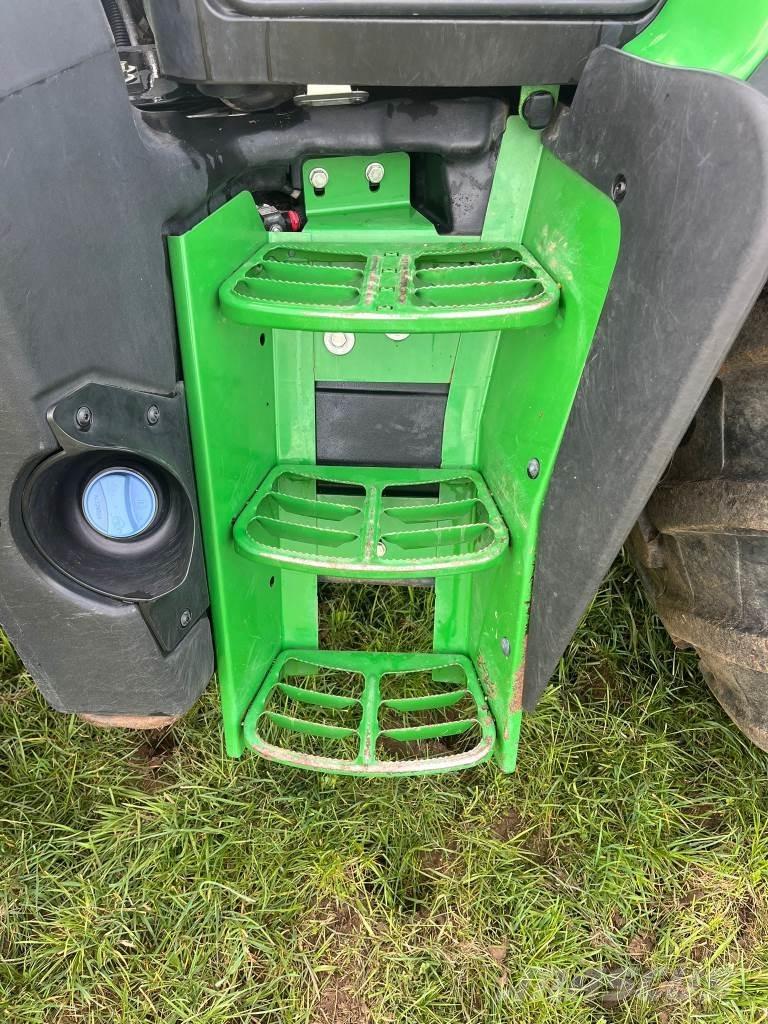 John Deere 6130 R Трактори