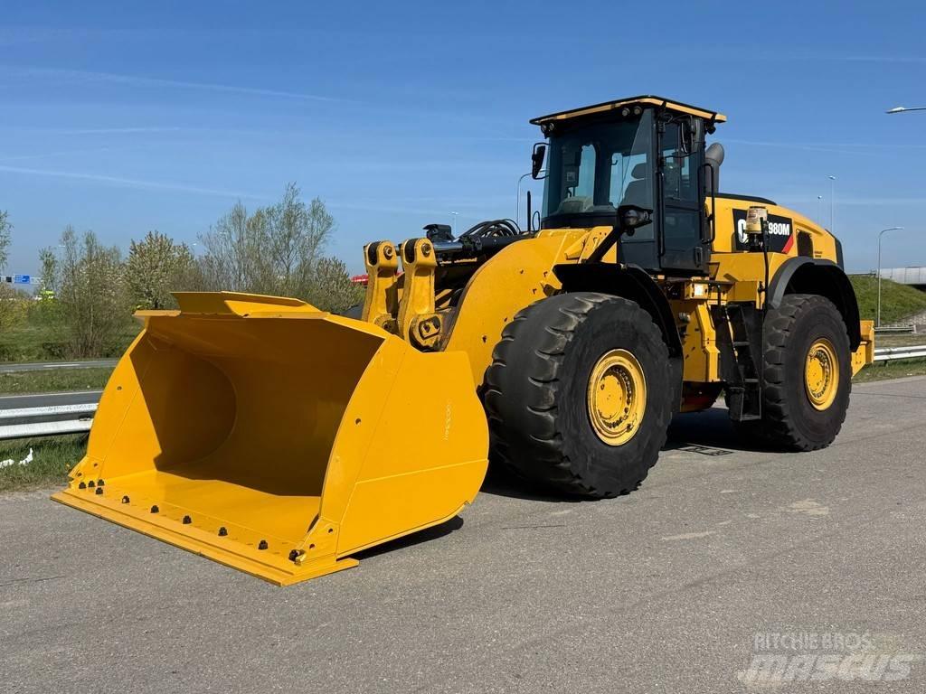 CAT 980M Колесни товарачи