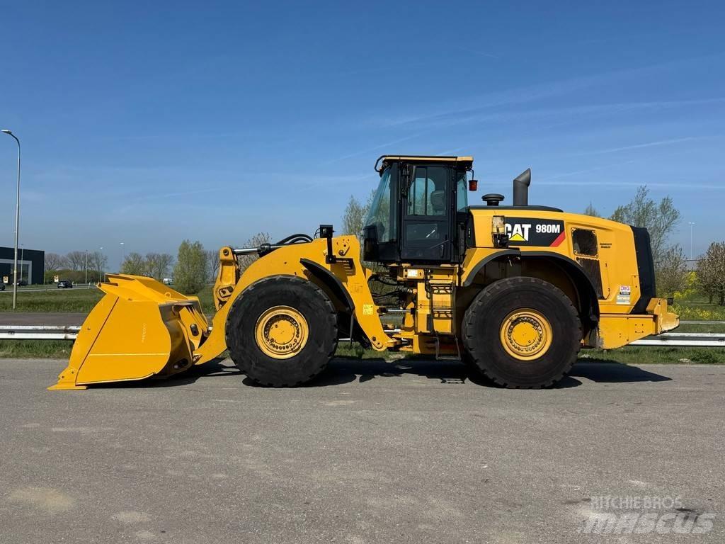 CAT 980M Колесни товарачи