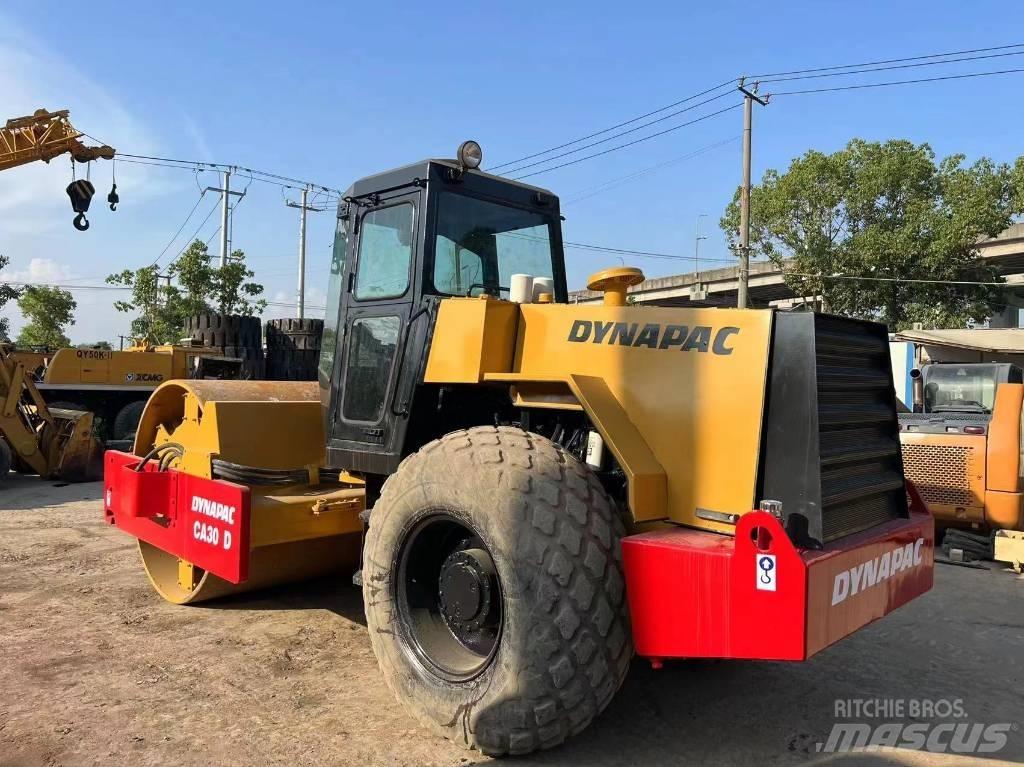 Dynapac CA 30 D Еднобарабанни ролки
