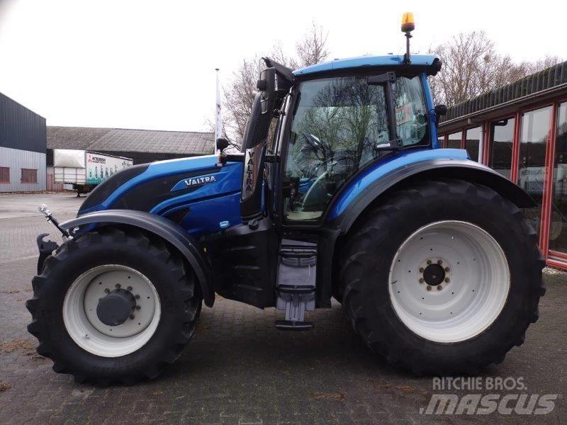 Valtra T234 D Трактори