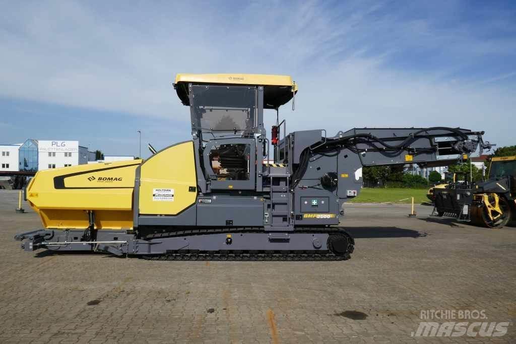 Bomag BMF 2500 M Подаващи машини
