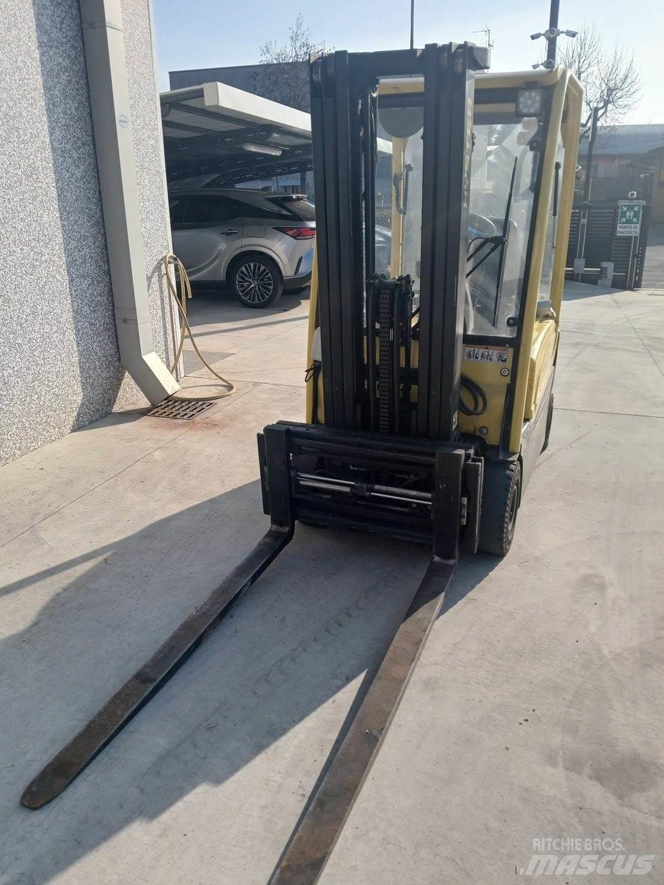 Hyster J1.6XNMWB Електрически вилични кари-повдигачи
