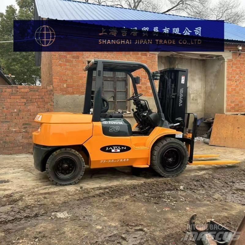 Toyota 5 ton Дизелови камиони