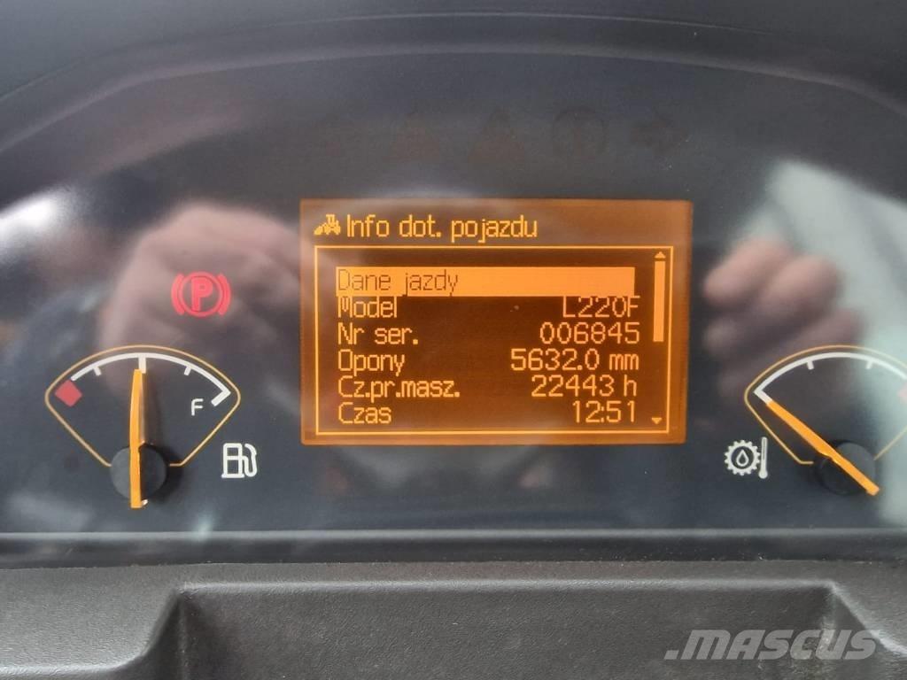 Volvo L 220 F Колесни товарачи