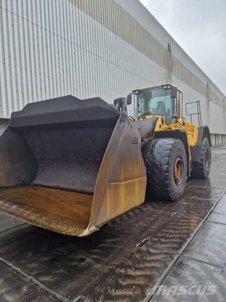 Volvo L 220 F Колесни товарачи