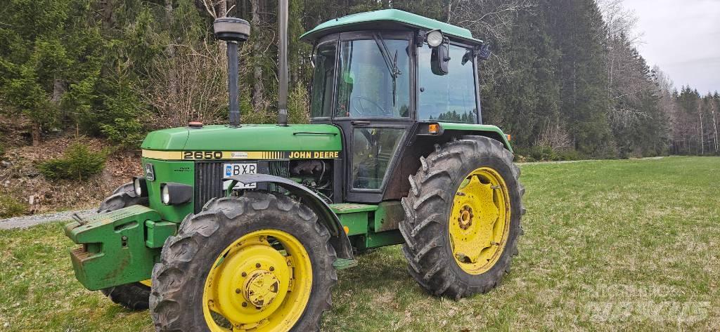 John Deere 2650 Трактори