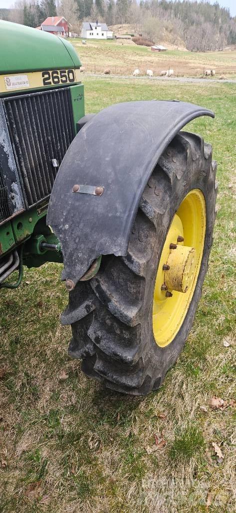 John Deere 2650 Трактори