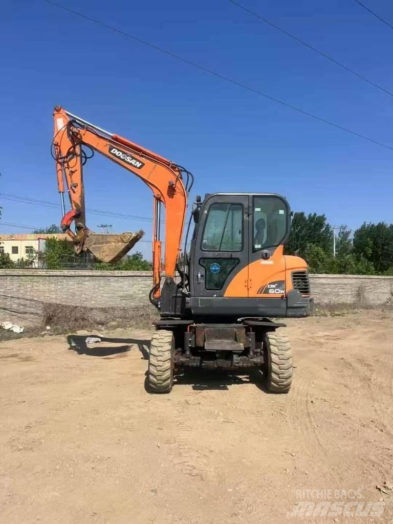 Doosan DX60W Колесни екскаватори