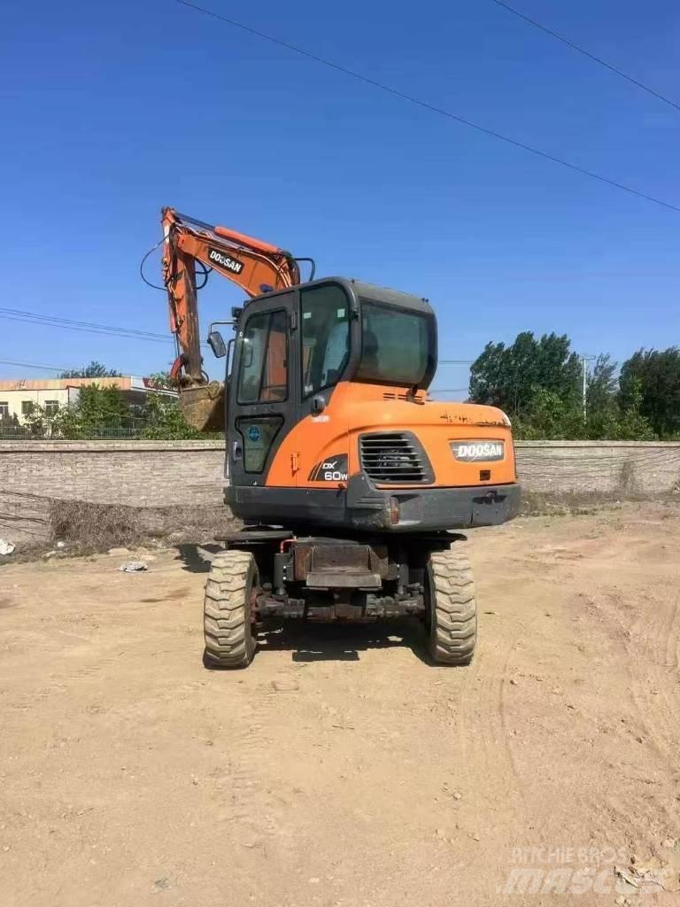 Doosan DX60W Колесни екскаватори