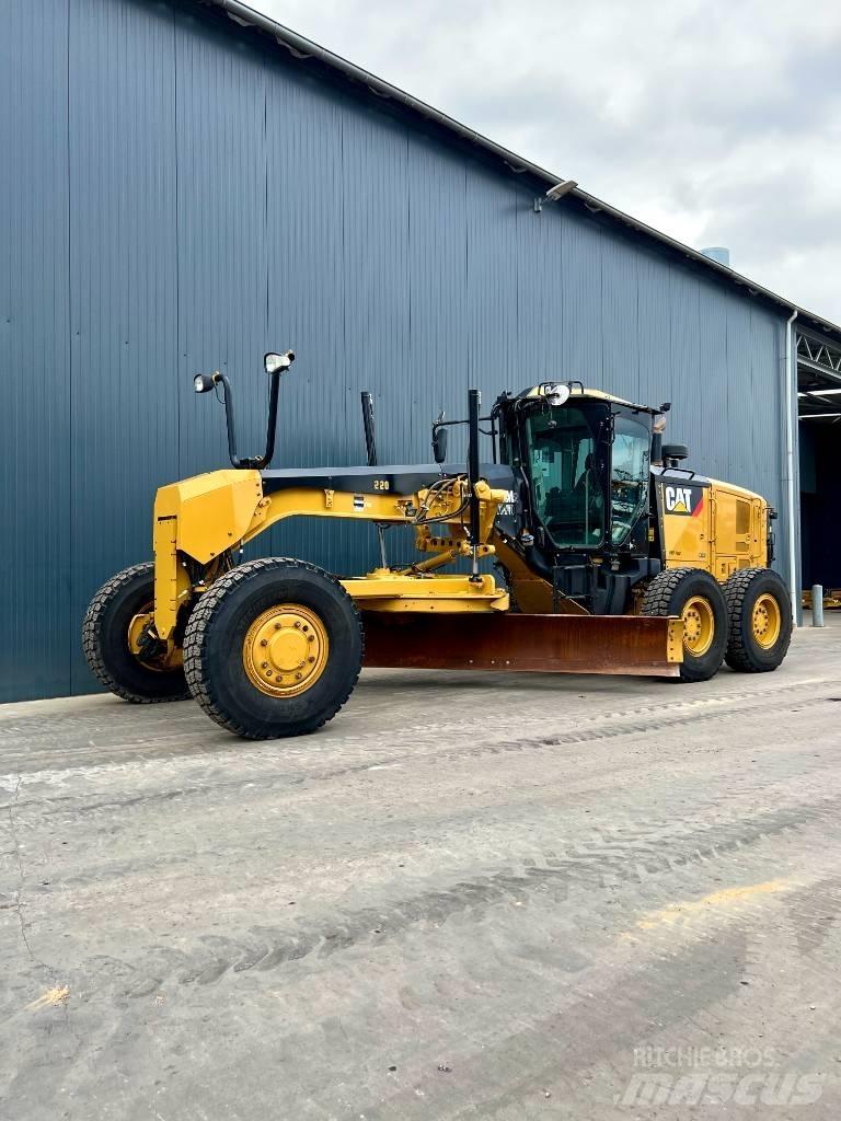 CAT 140M2 AWD Грейдери