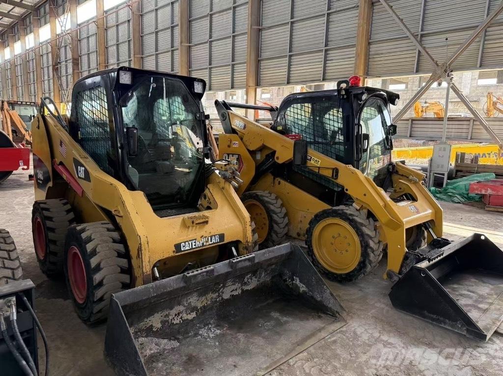 CAT 246C and 262D Мини товарачи
