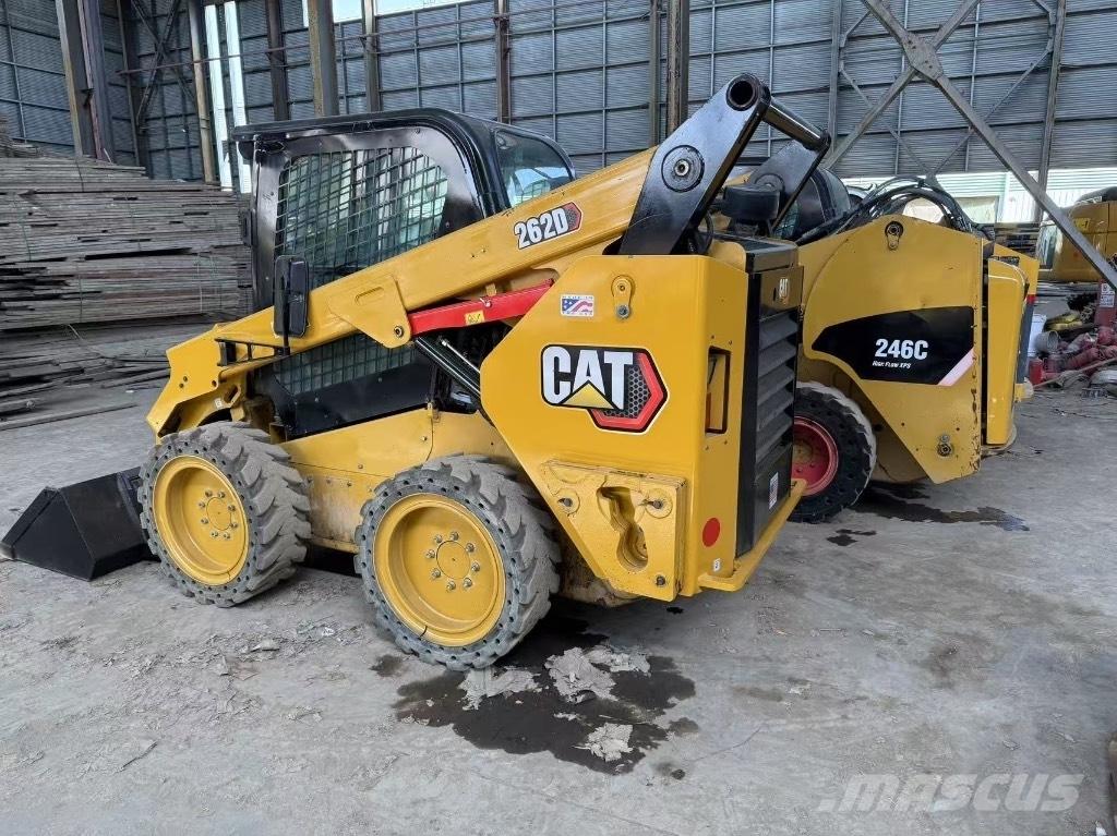 CAT 246C and 262D Мини товарачи
