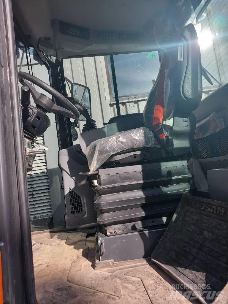 Develon DL 200-7 Колесни товарачи