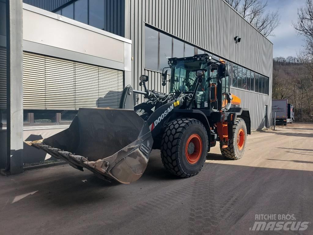 Develon DL 200-7 Колесни товарачи