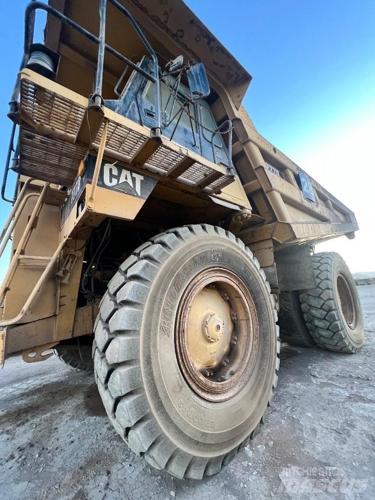 CAT 777D Странични самосвали