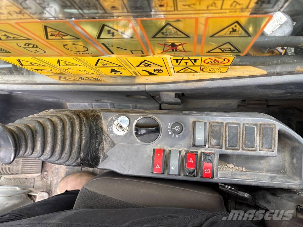 Komatsu PW148-11 Колесни екскаватори