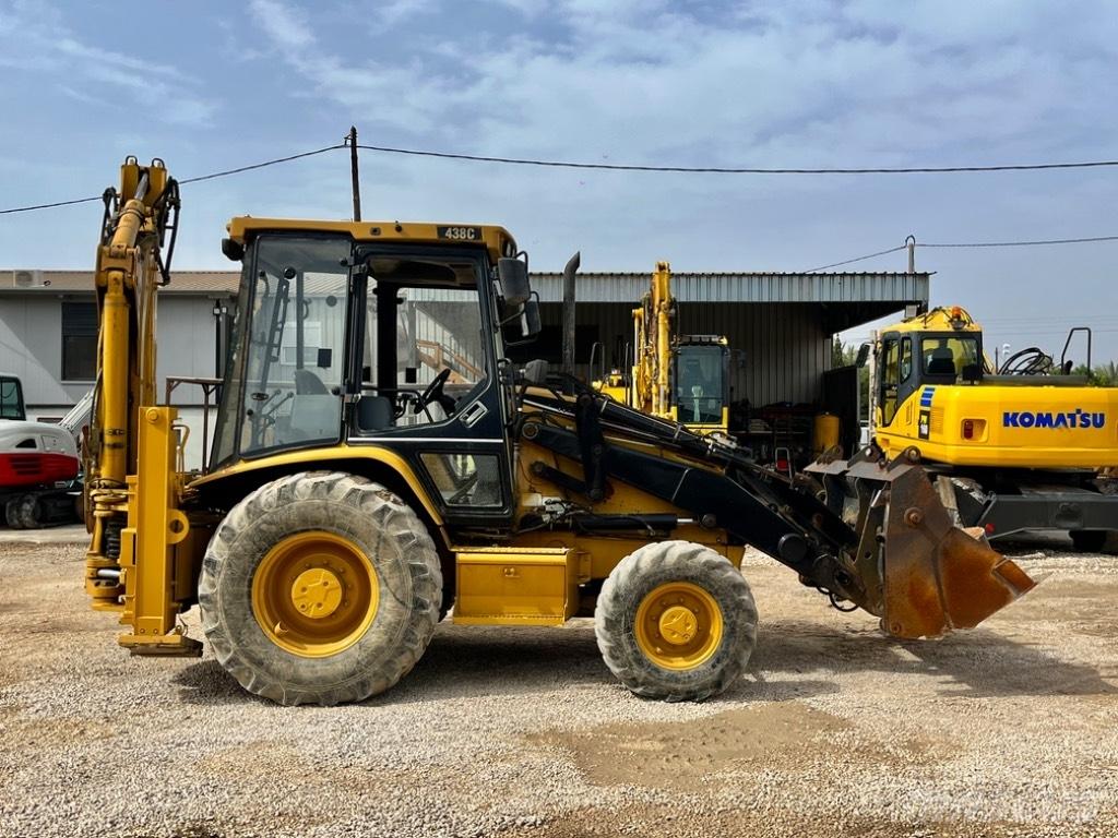 CAT 438 C Товарач със заден ексватор