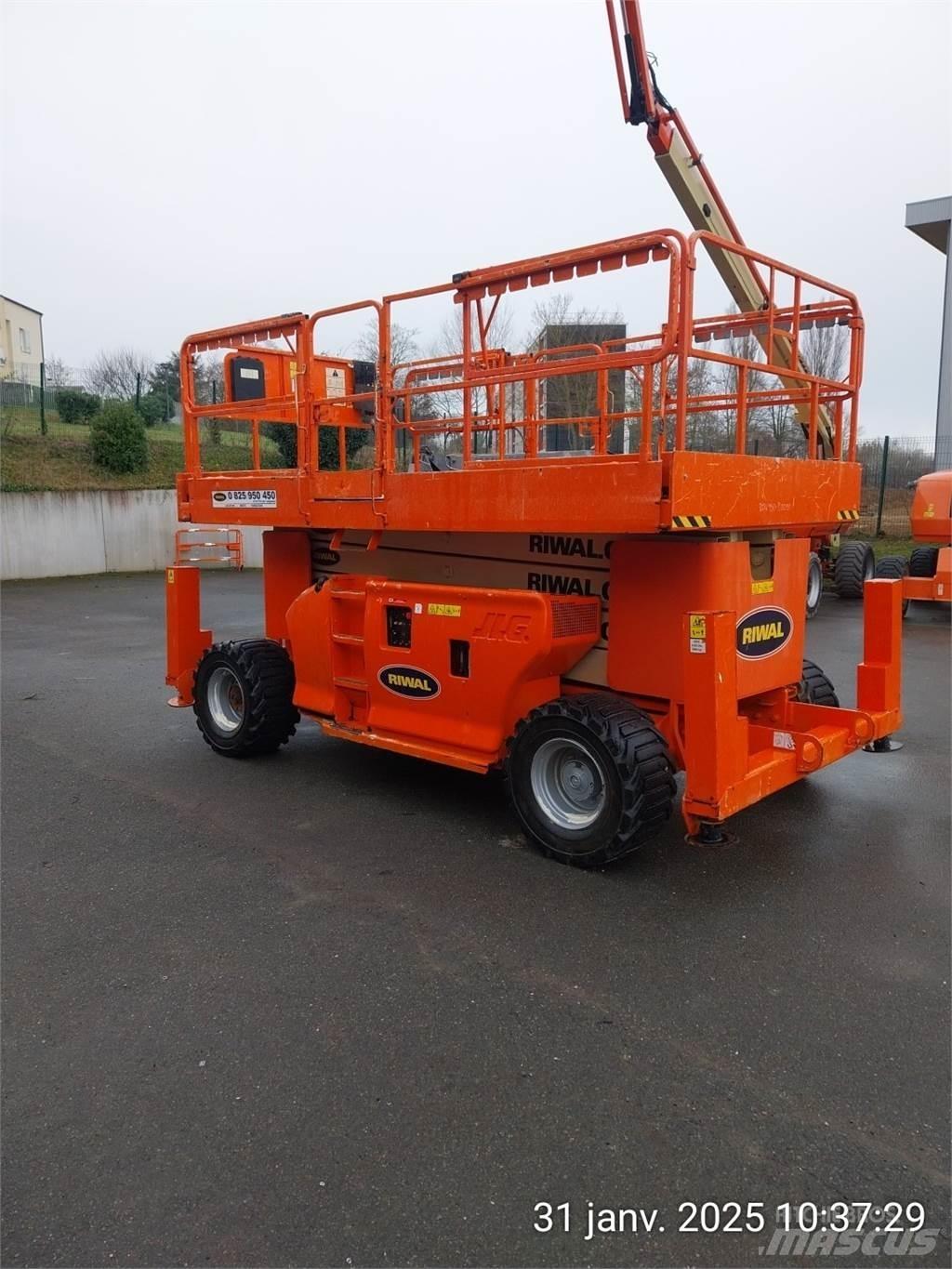 JLG 4394RT Ножични работни платформи