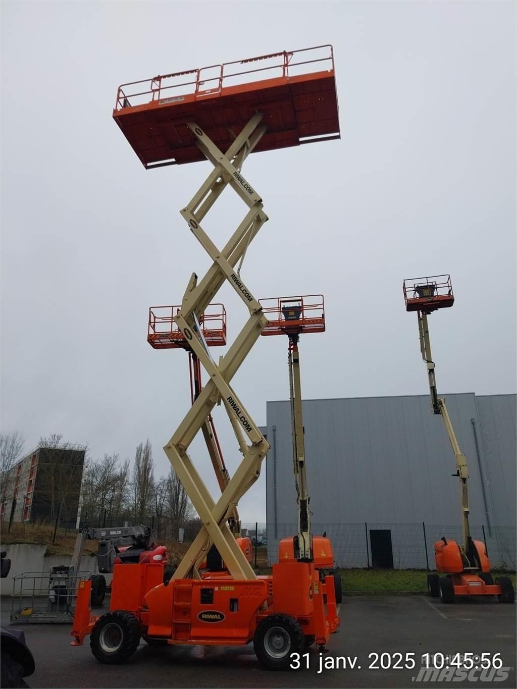 JLG 4394RT Ножични работни платформи