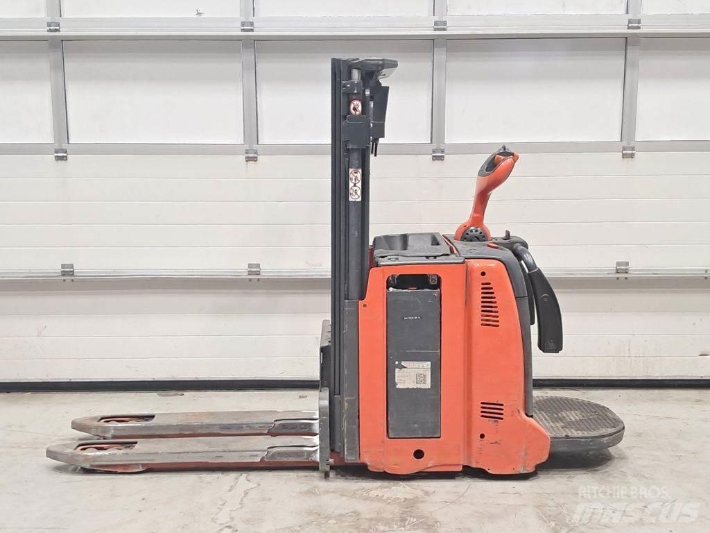 Linde D12 AP Колички високоповдигачи с теглич
