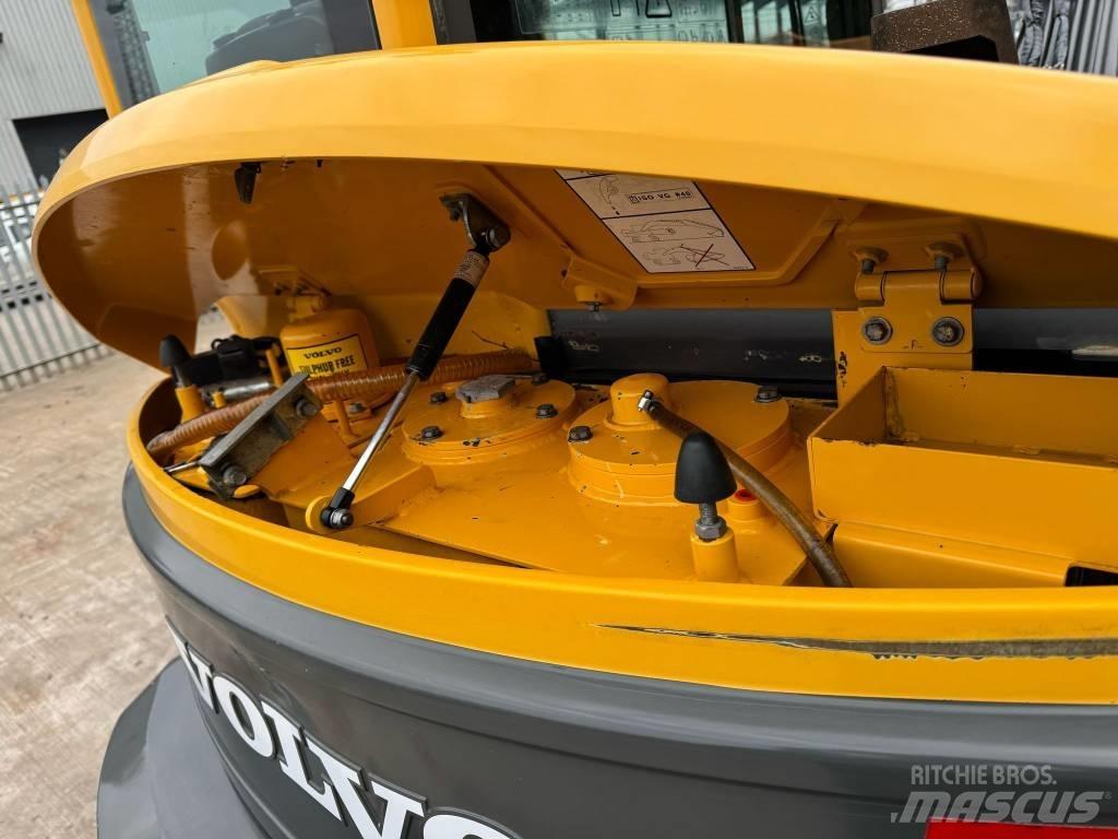 Volvo ECR 88 Средни екскаватори 7т - 12т
