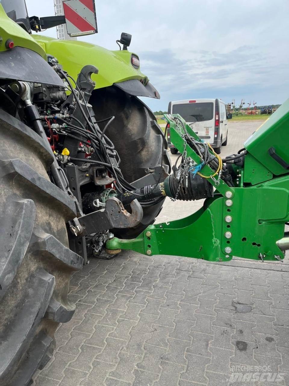 John Deere 1424 C Балопреси квадратни
