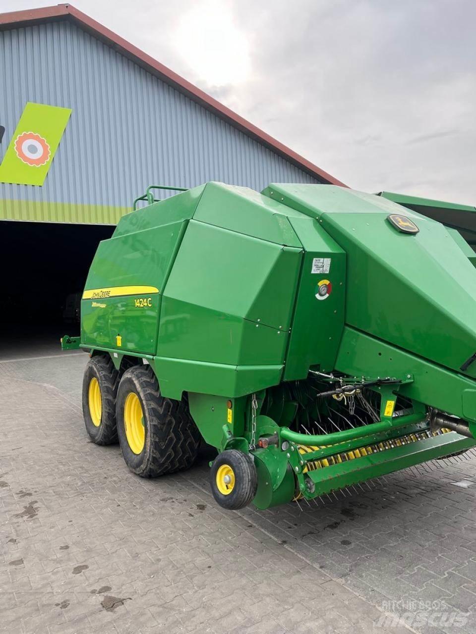 John Deere 1424 C Балопреси квадратни
