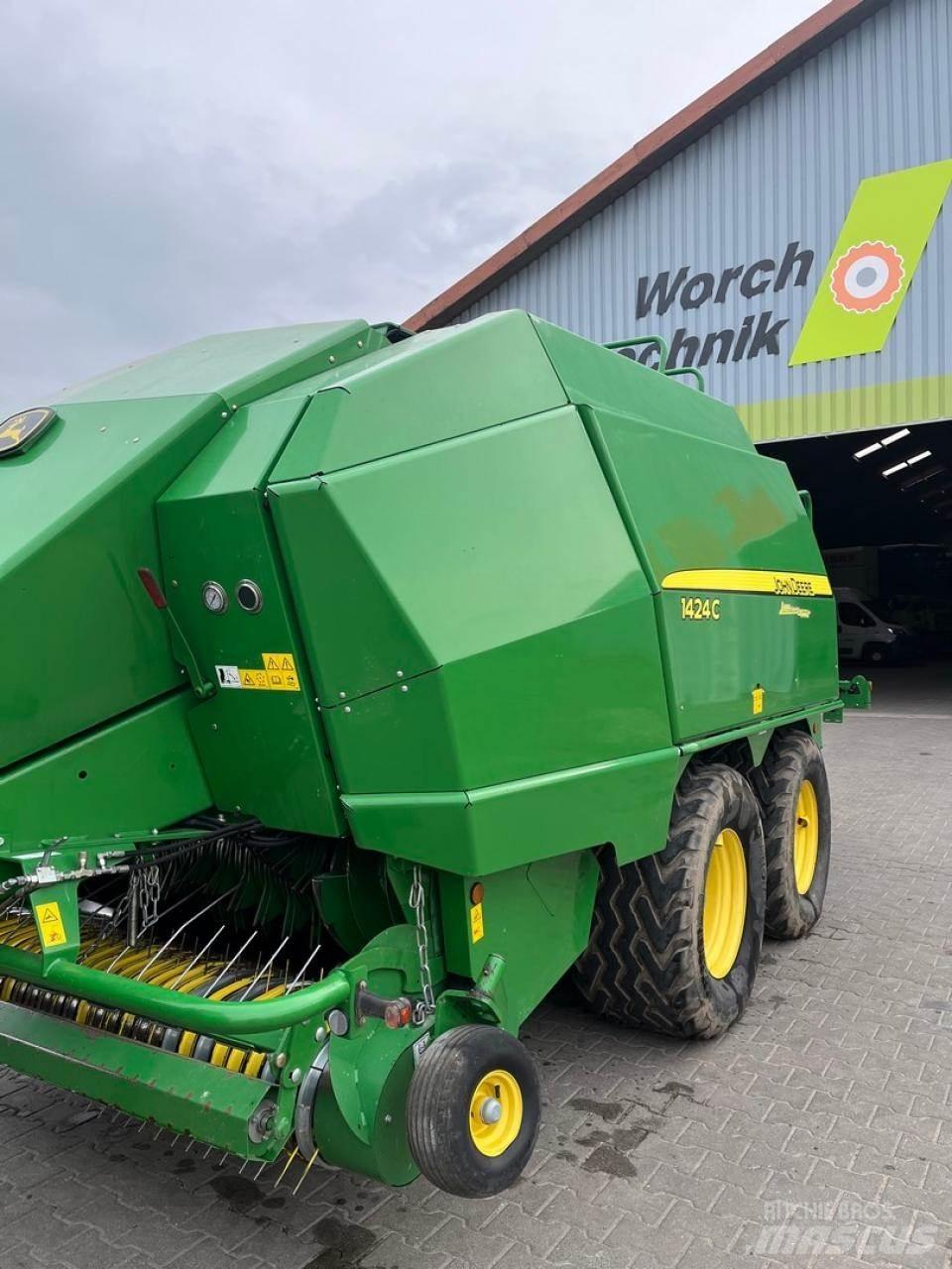 John Deere 1424 C Балопреси квадратни
