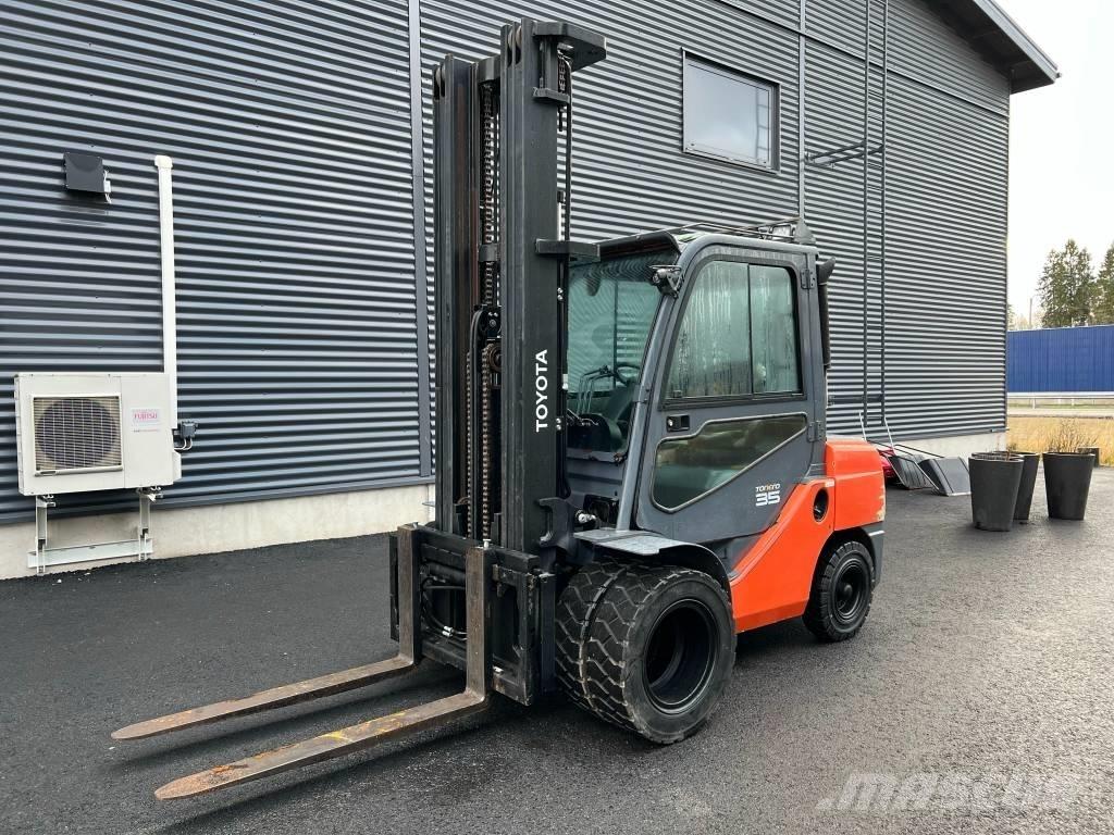 Toyota 52-8 FD JF 35 Дизелови камиони