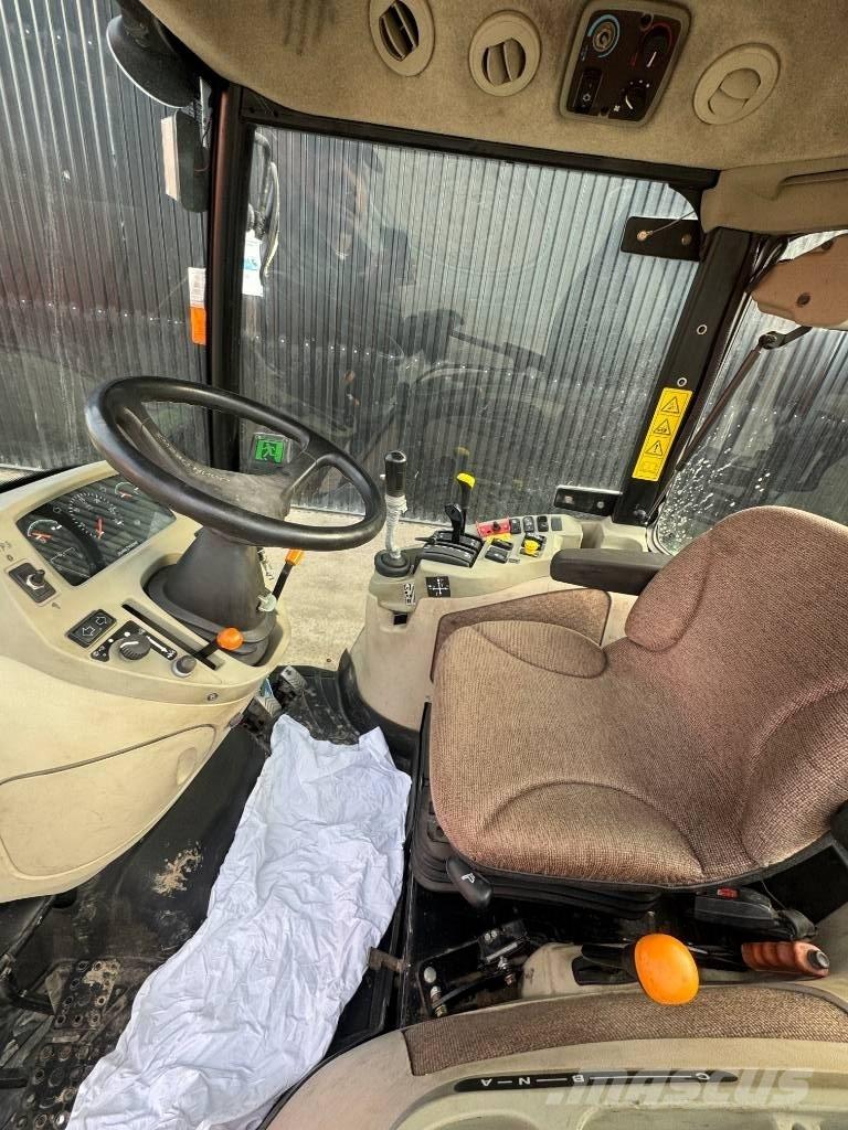 John Deere 3720 Компактни трактори