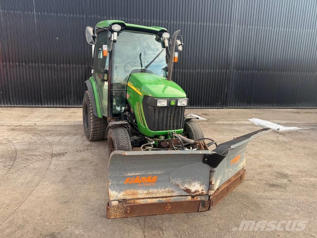 John Deere 3720 Компактни трактори
