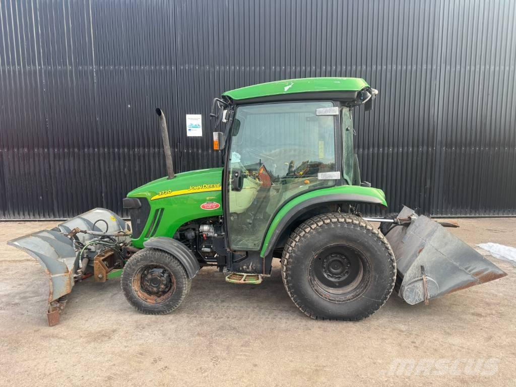 John Deere 3720 Компактни трактори