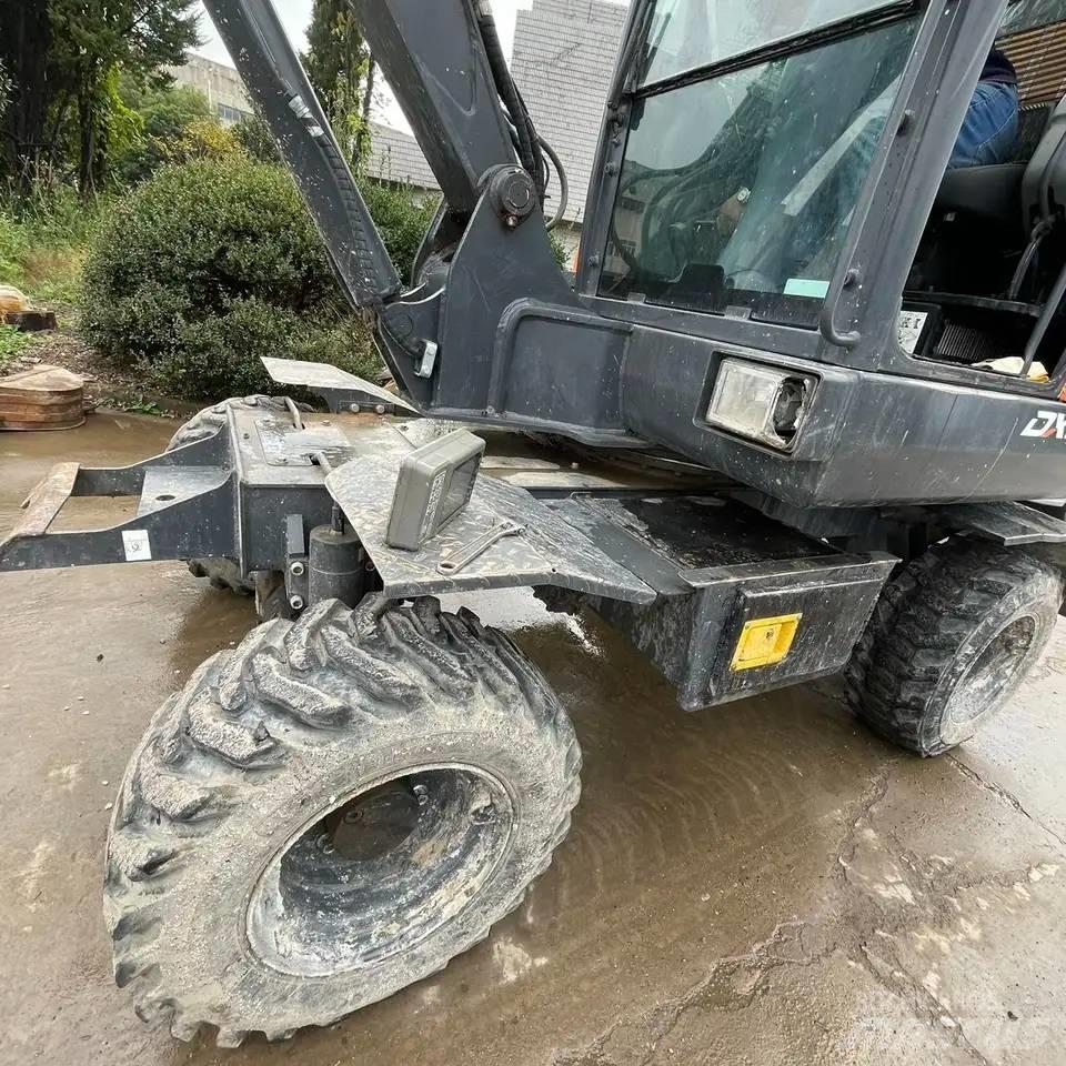 Doosan DX60W Колесни екскаватори