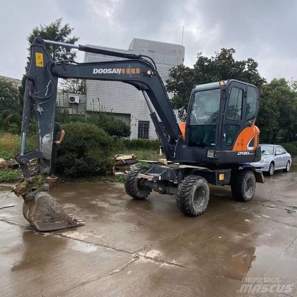 Doosan DX60W Колесни екскаватори