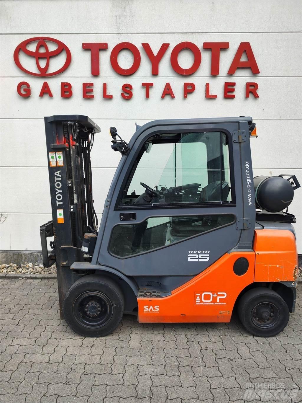 Toyota 02-8FGF25 Камиони с АГУ